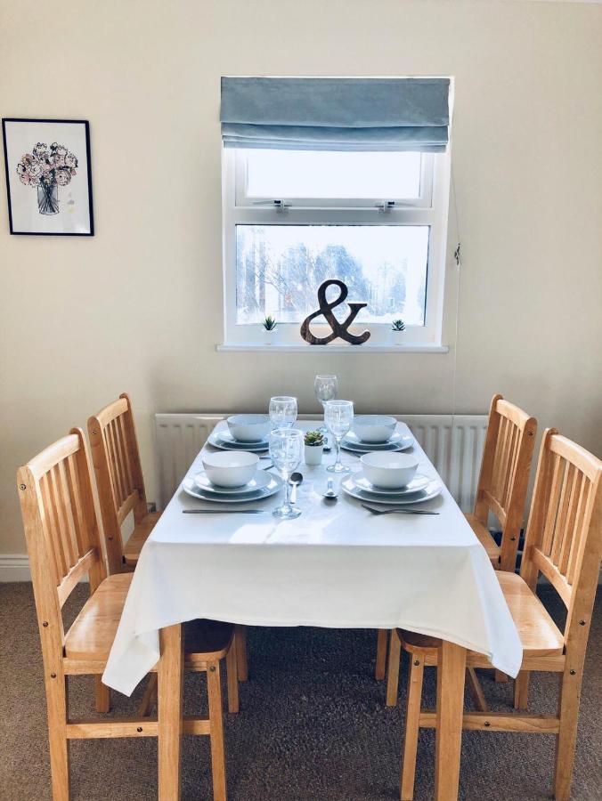 2 Bed 2 Bath Flat With Private Parking And 3 Min To Tube *