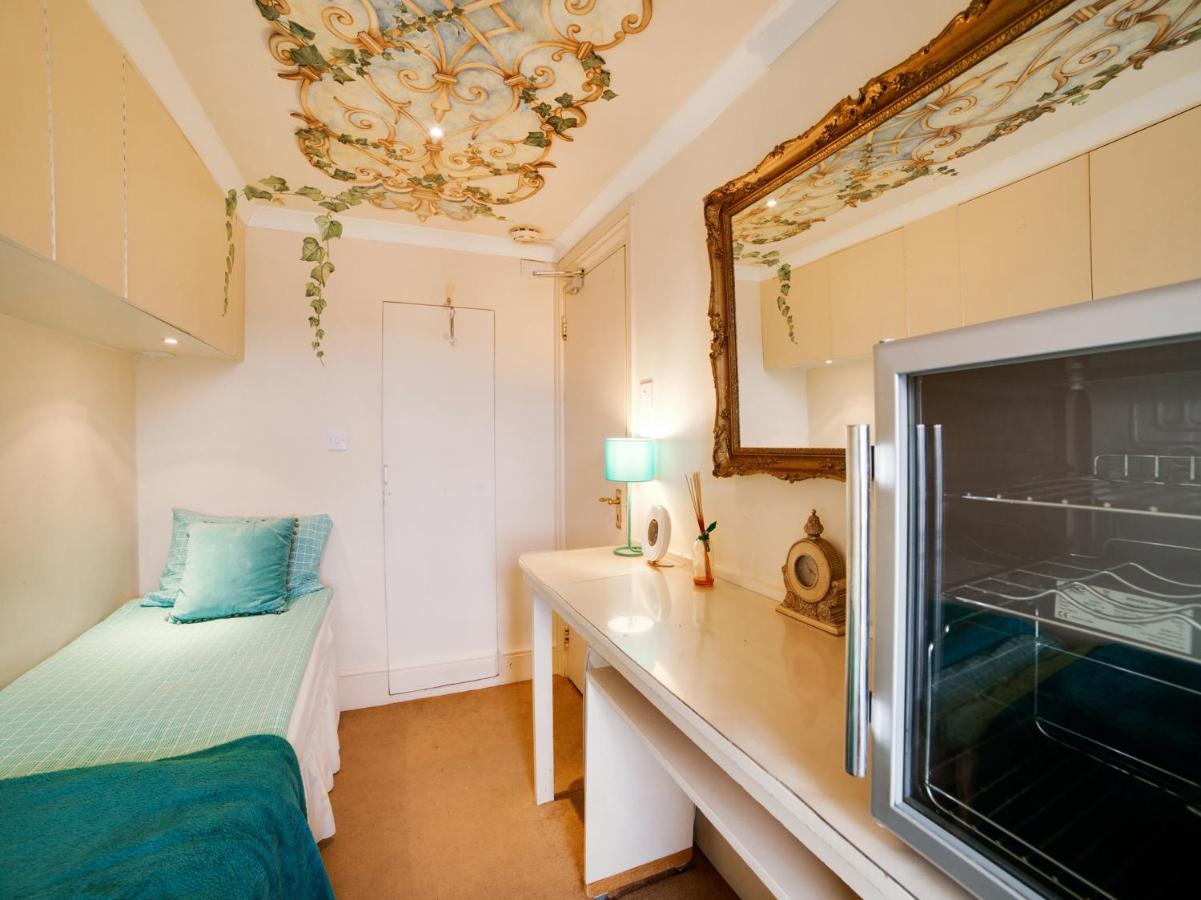 Oyo 2* London