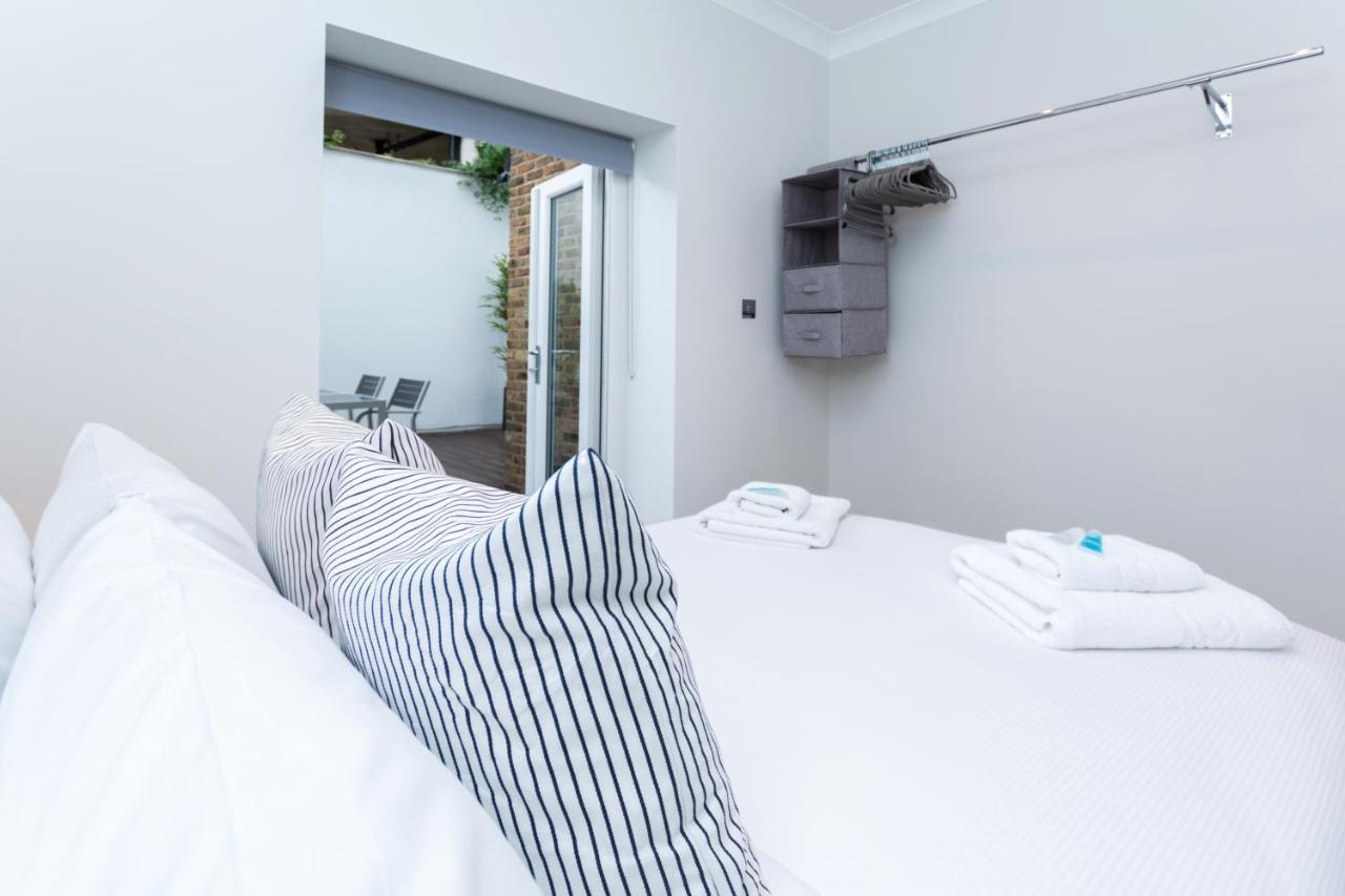Caledonian - Bright One-bedroom With Private Decked Garden Apartment *