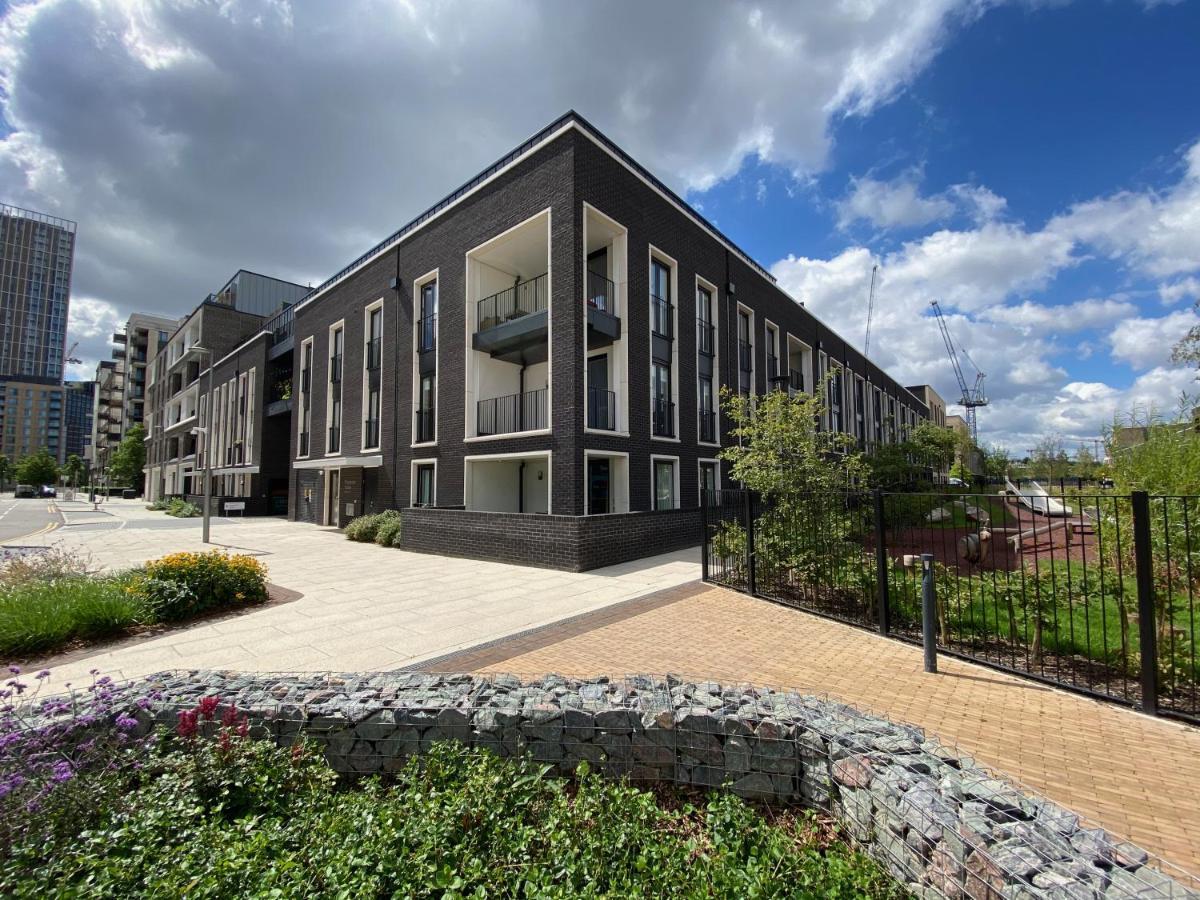 New Luxury 3-bed In The Heart Of The Olympic Park Appartement Londen