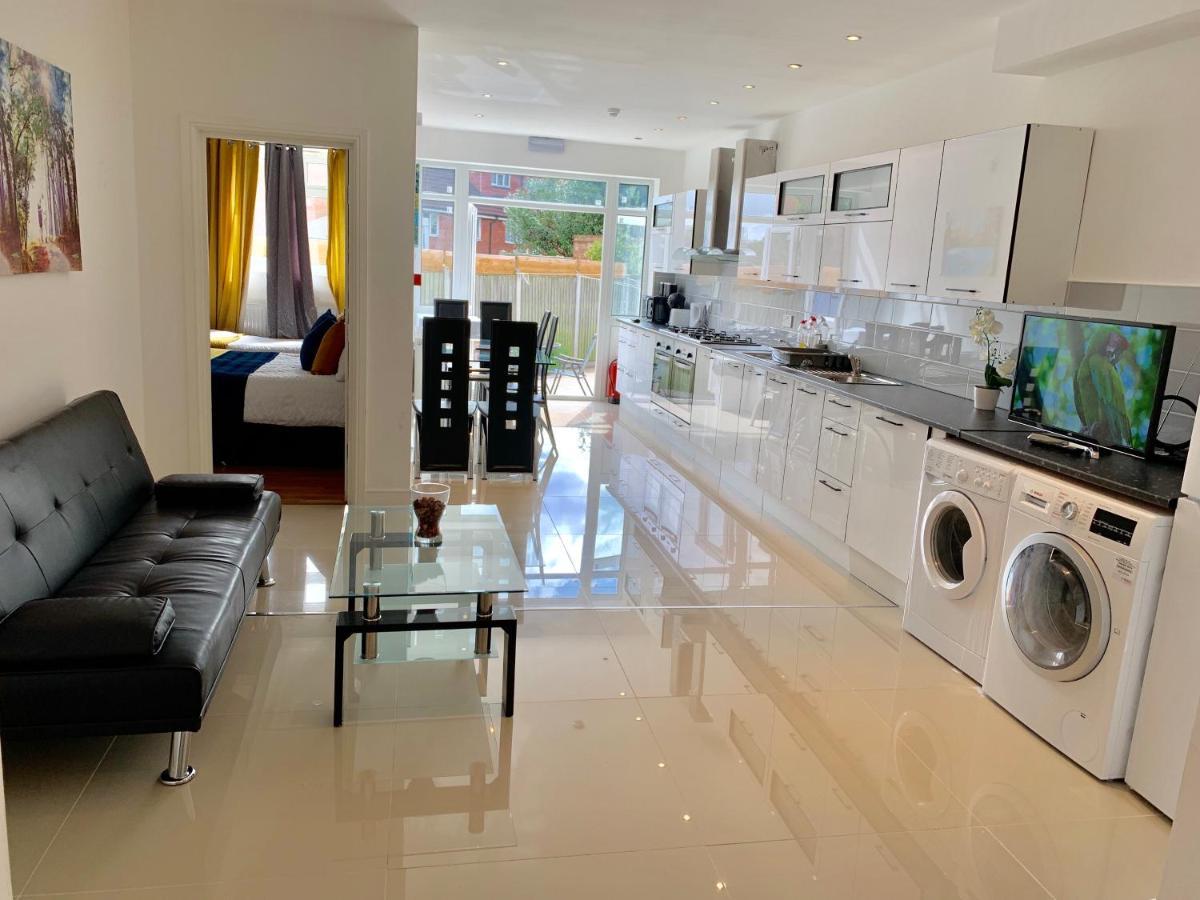 Spacious 2 Bedrooms 2 Baths With Garden&parking Appartement