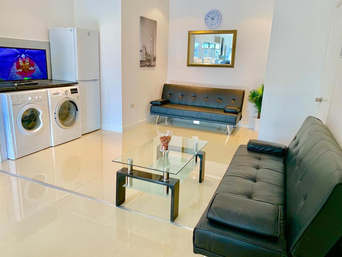 Spacious 2 Bedrooms 2 Baths With Garden&parking Londen