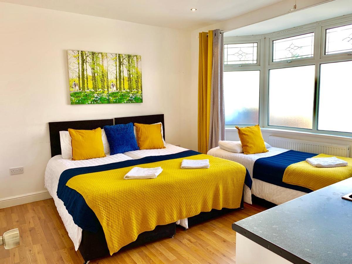 Spacious 2 Bedrooms 2 Baths With Garden&parking Londen