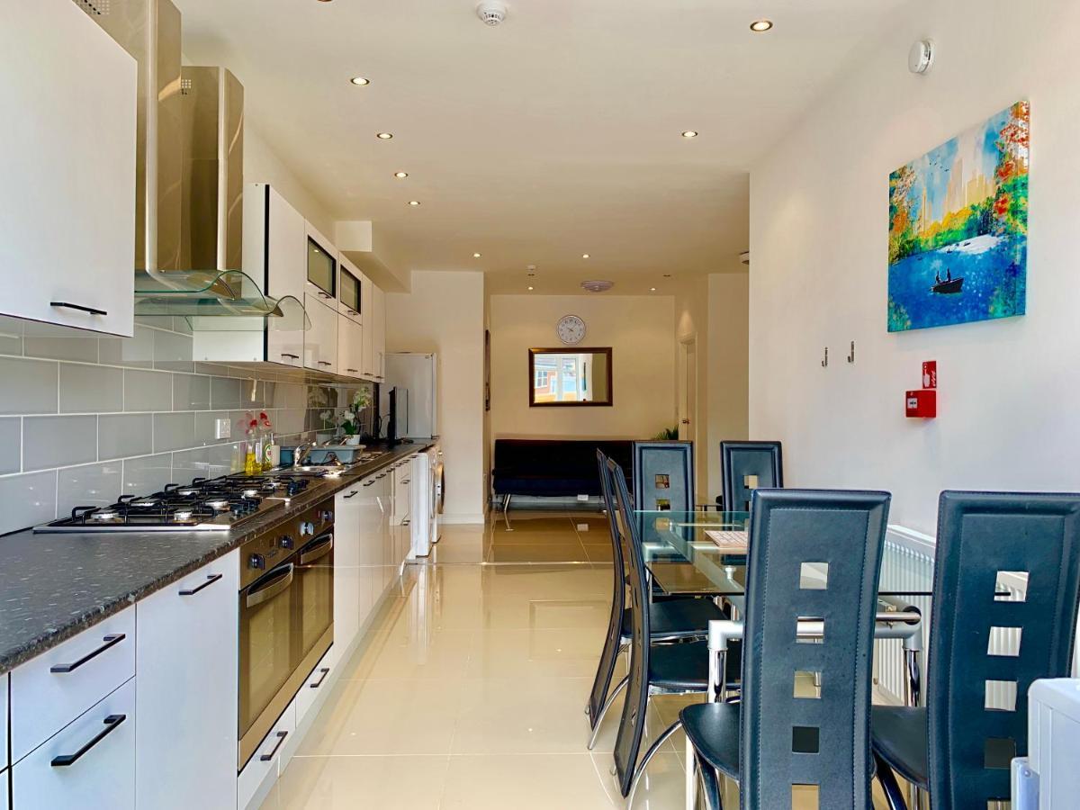Spacious 2 Bedrooms 2 Baths With Garden&parking Appartement *