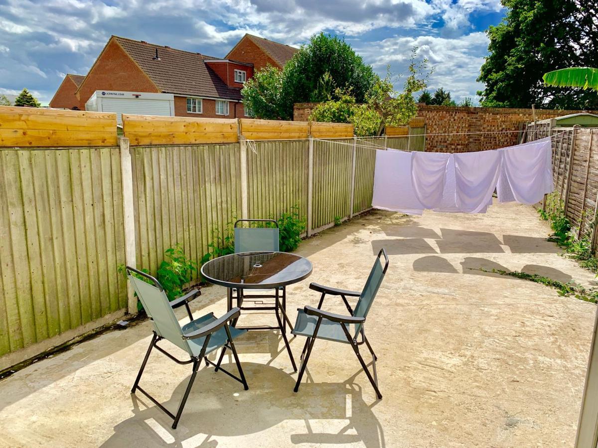 Spacious 2 Bedrooms 2 Baths With Garden&parking * Londen