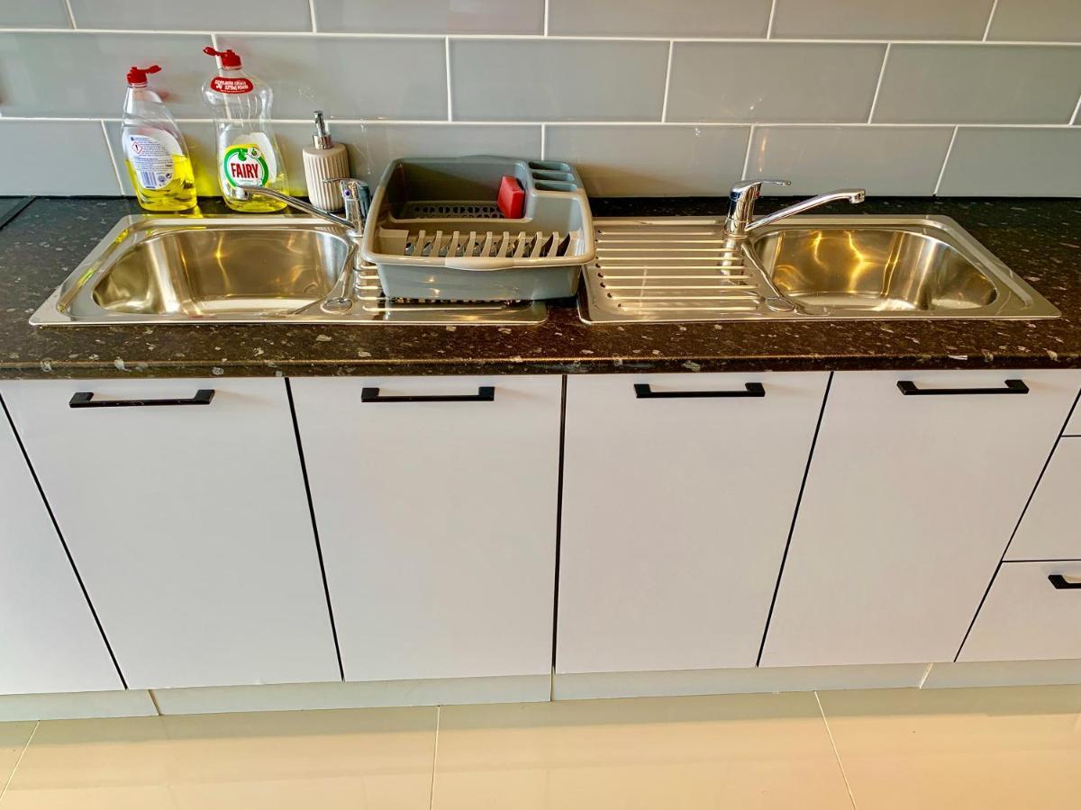Spacious 2 Bedrooms 2 Baths With Garden&parking