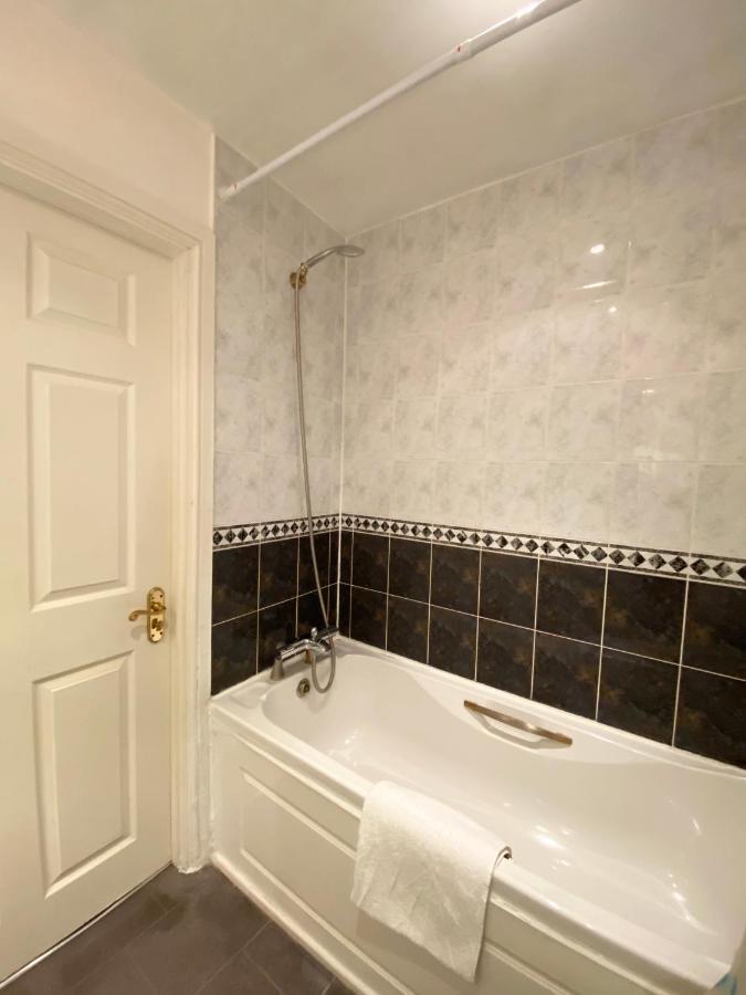 Apartment Next To Victoria Station London
