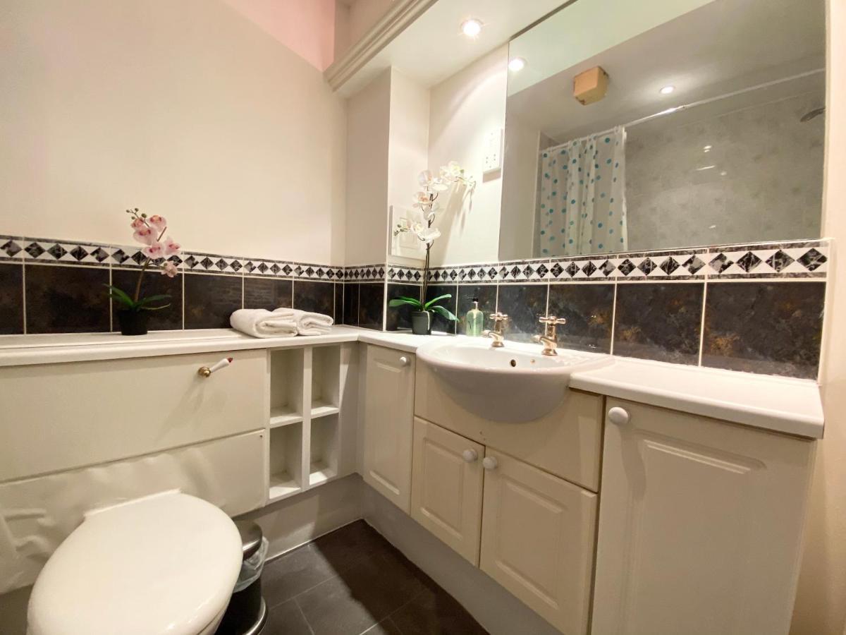 Apartment Next To Victoria Station London