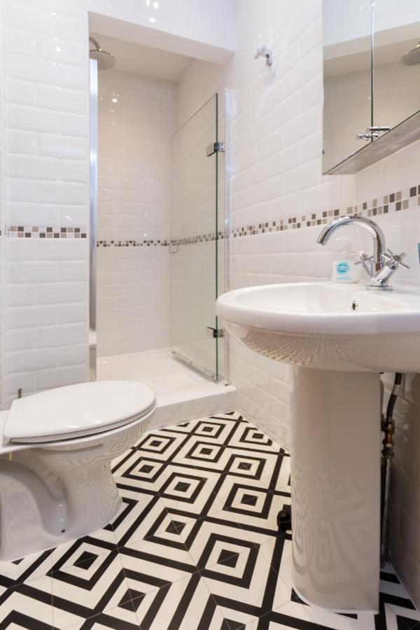 Apartment Caledonian - Bright One-bedroom With Private Decked Garden