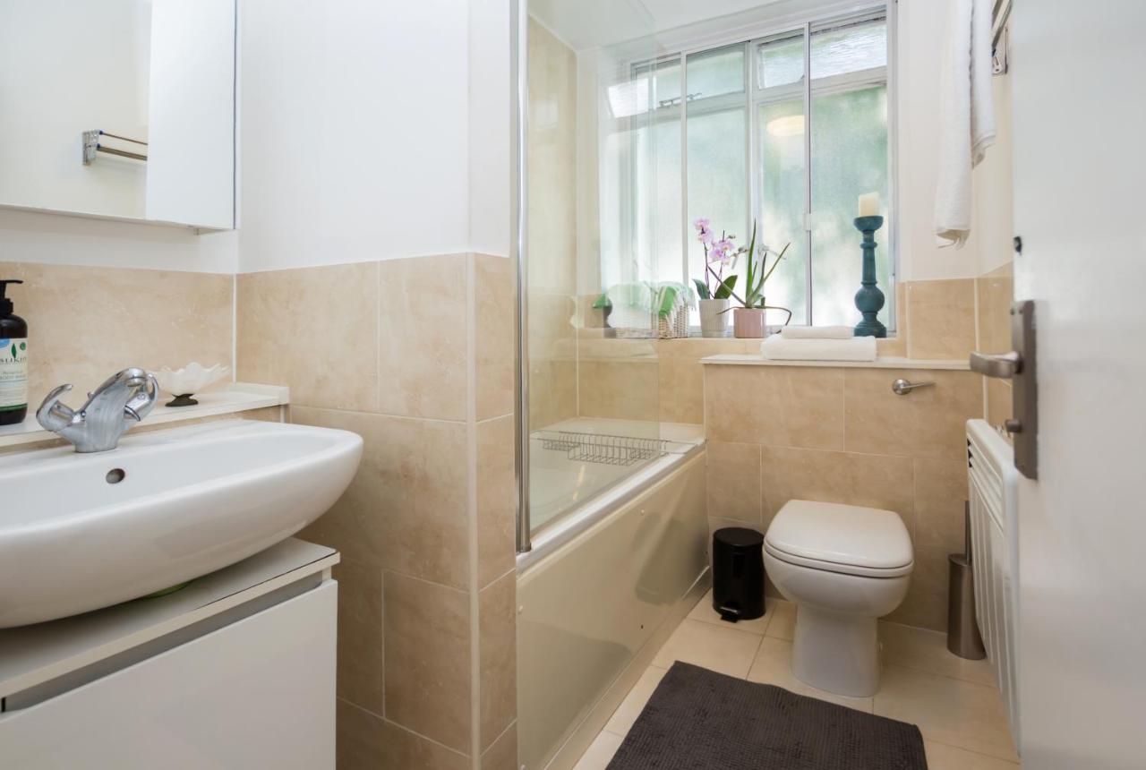 Westbourne Gardens Unique Studio Near Hyde Park * Londen