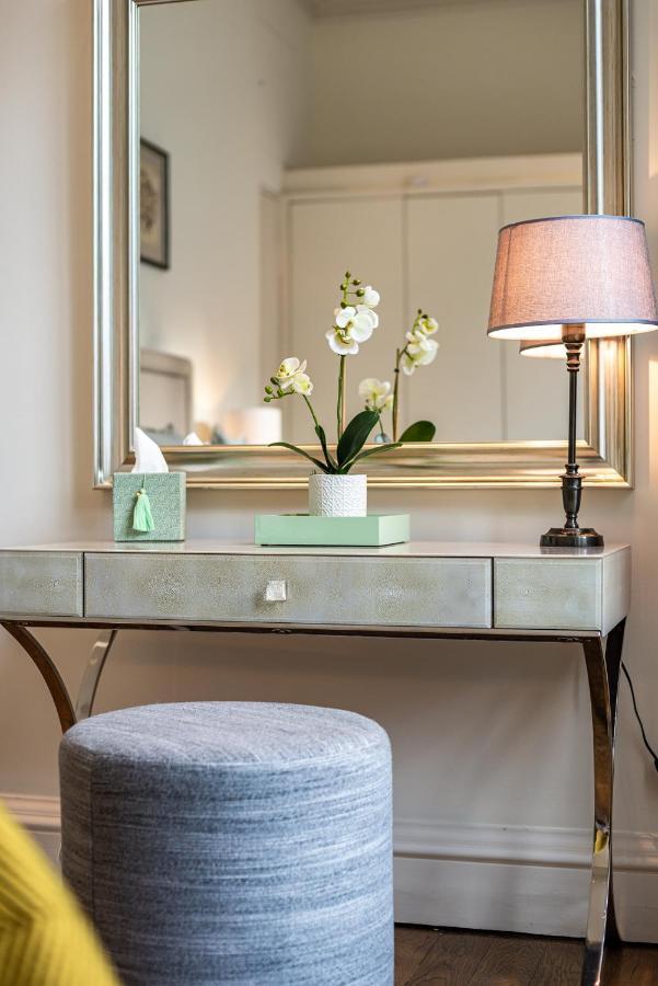 Grosvenor Gardens By Capital Apartment