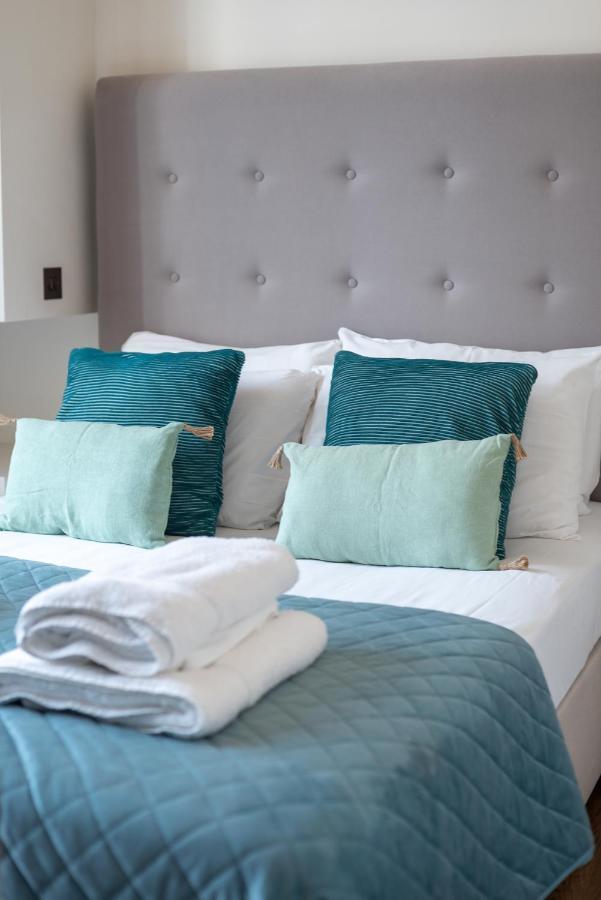 Grosvenor Gardens By Capital Apartment *