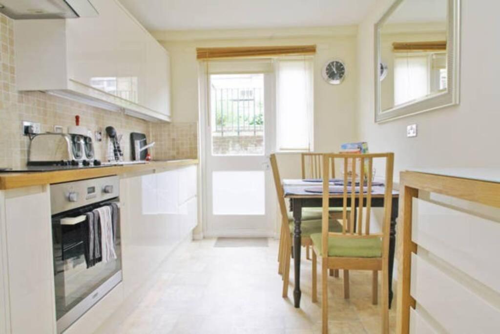 2 Bedroom With Patio - Ideal Location Zone 1 Apartment *