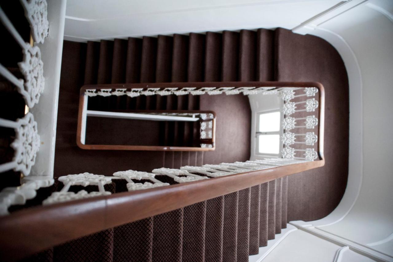 Unique 2bed/2bath - Top Floor - Private Balcony