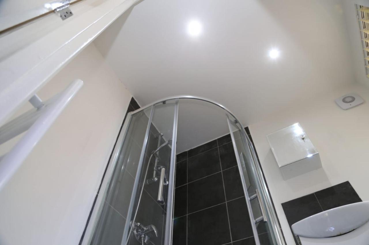 Budget 4-bedrooms In Thamesmead Holiday home