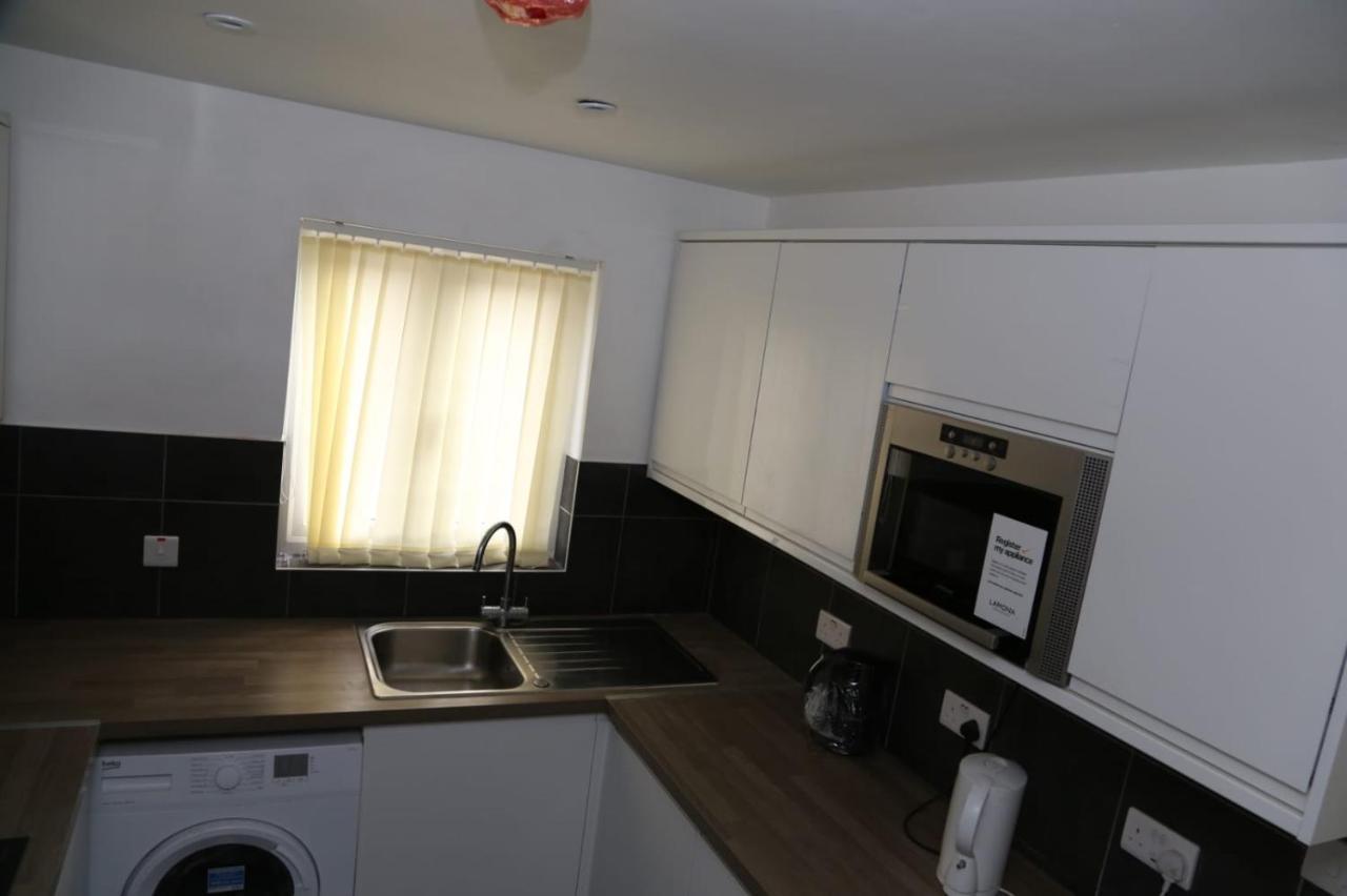 Budget 4-bedrooms In Thamesmead Holiday home