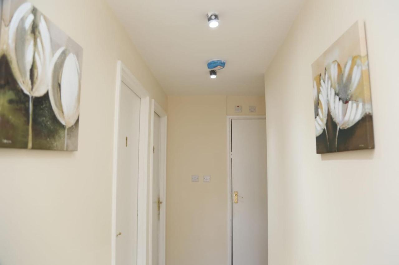 Budget 4-bedrooms In Thamesmead Holiday home London