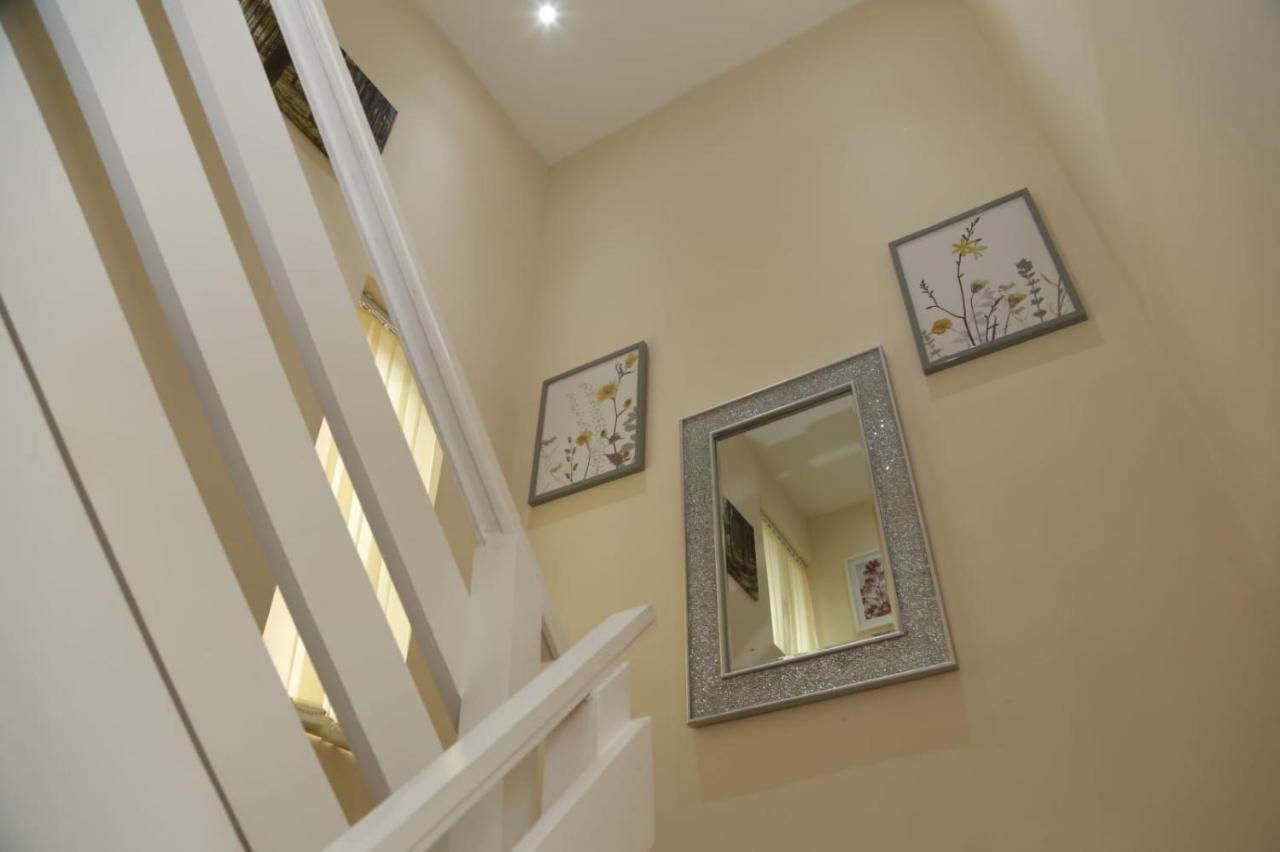 Budget 4-bedrooms In Thamesmead Holiday home London