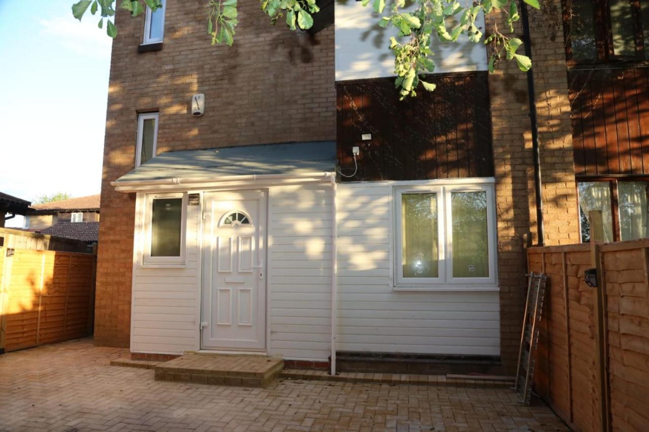 Budget 4-bedrooms In Thamesmead * London