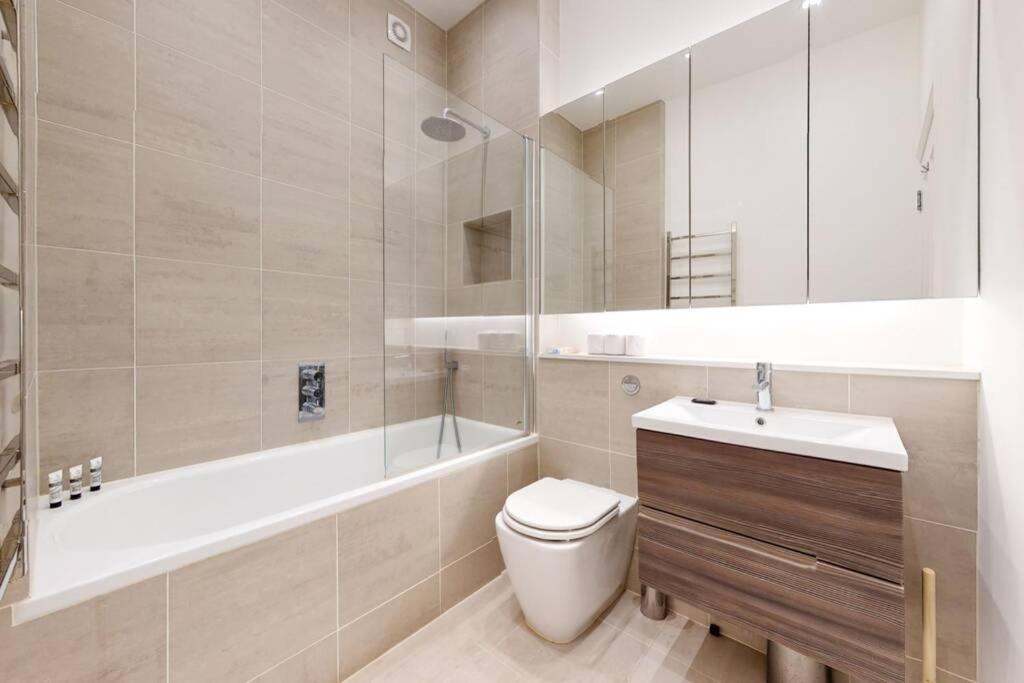 Superb 2 Bed Flat Camden 5 Min Walktube Station * Londres