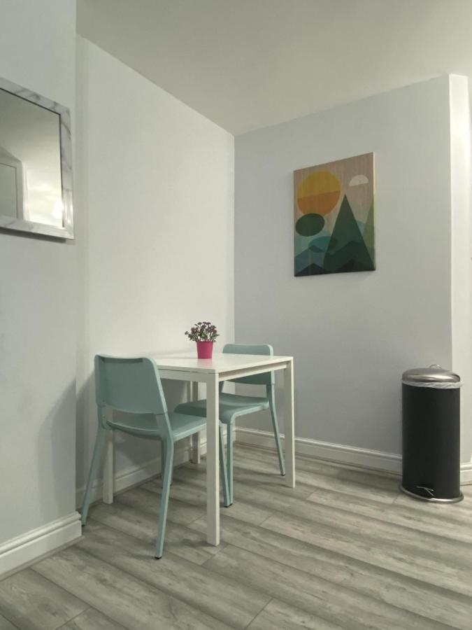 Comfortable - Cosy - Budget In Center