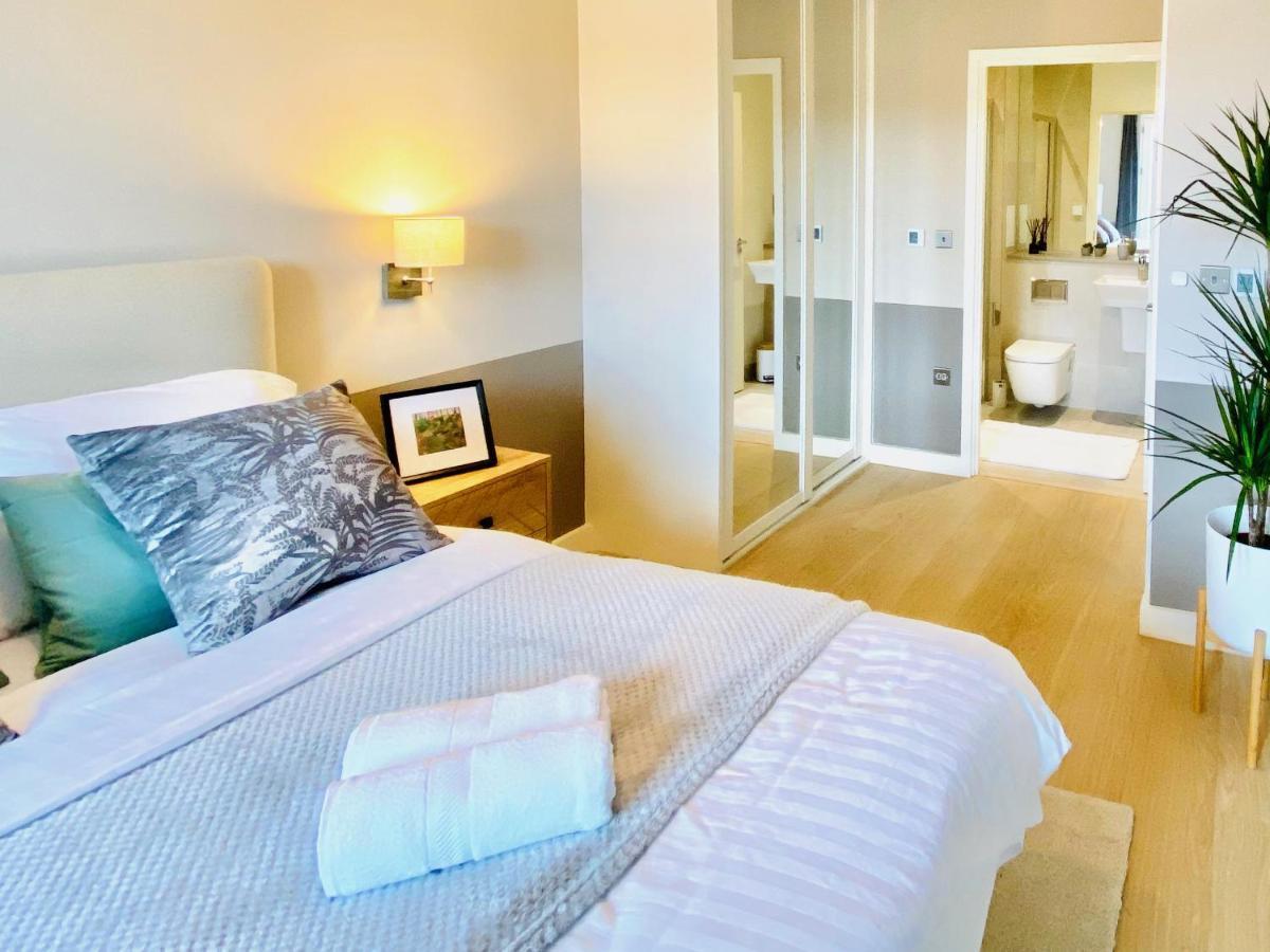 New Luxury 3-bed In The Heart Of The Olympic Park Appartement