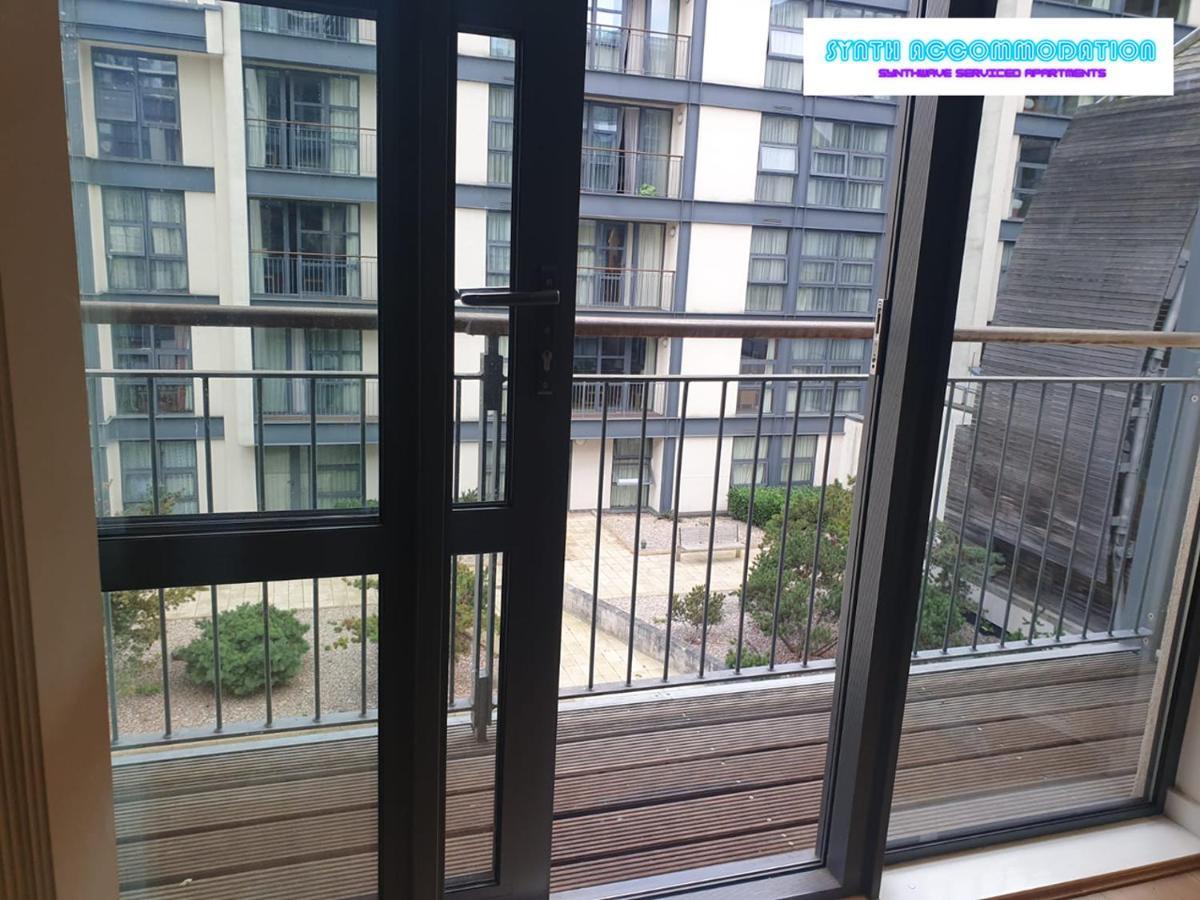 80s Retro 1 Bedroom Serviced Canary Wharf Perfect For Corporate Business Families & Leisure Guests Apartment