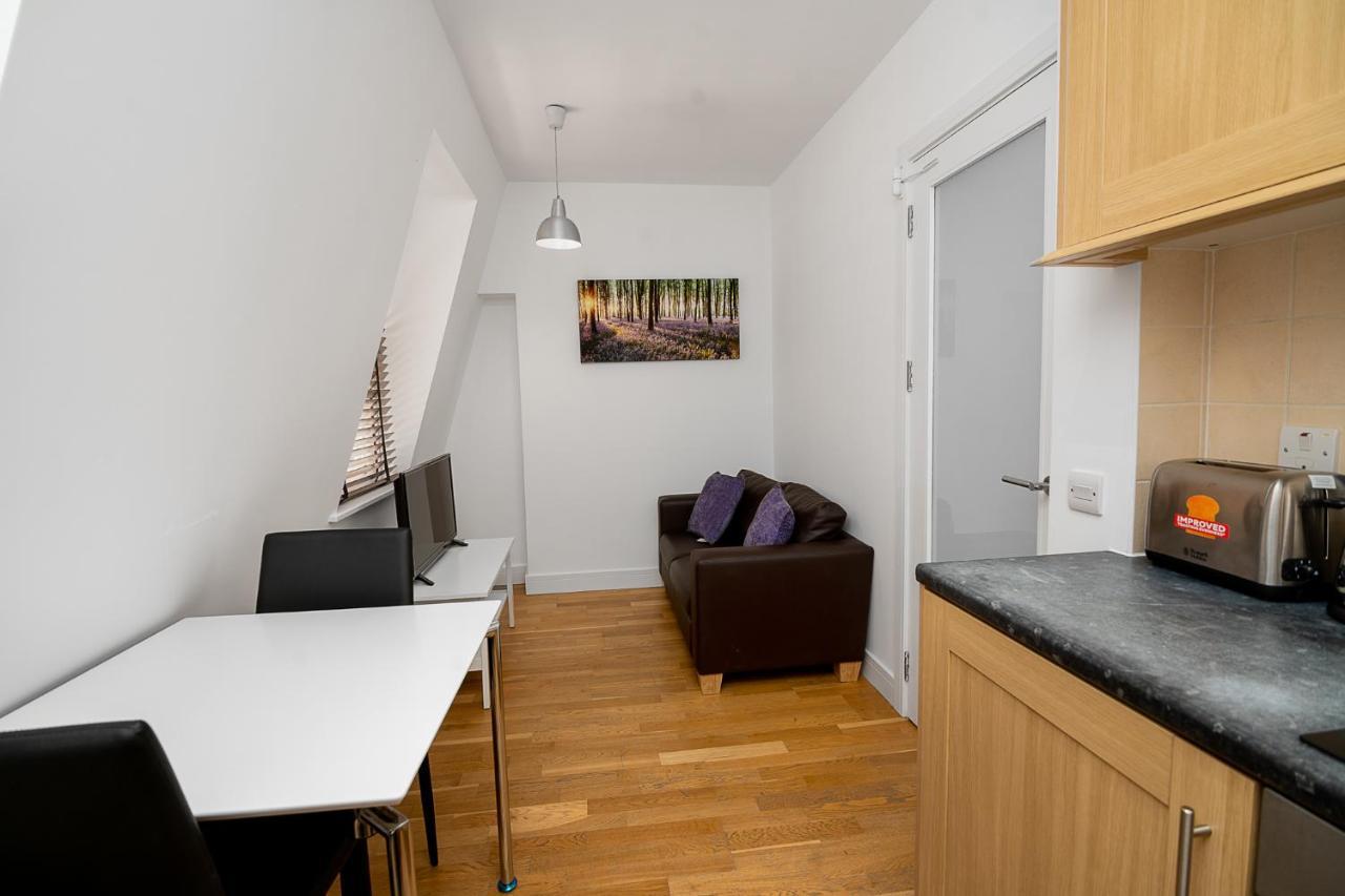 Modern 1 Bed Flat For Up To 2 People In Holborn, With Free Wifi Apartment