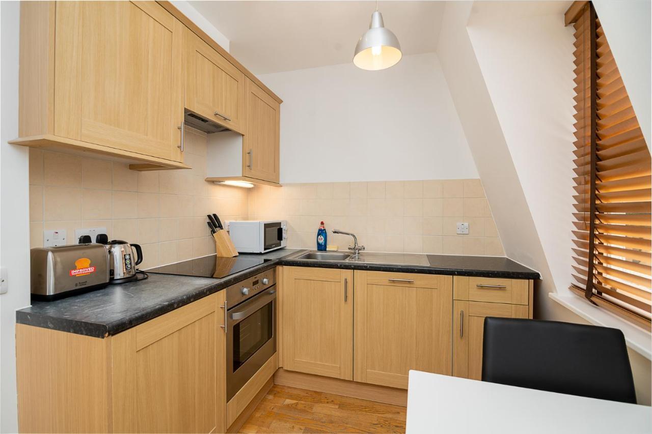 Modern 1 Bed Flat For Up To 2 People In Holborn, With Free Wifi London