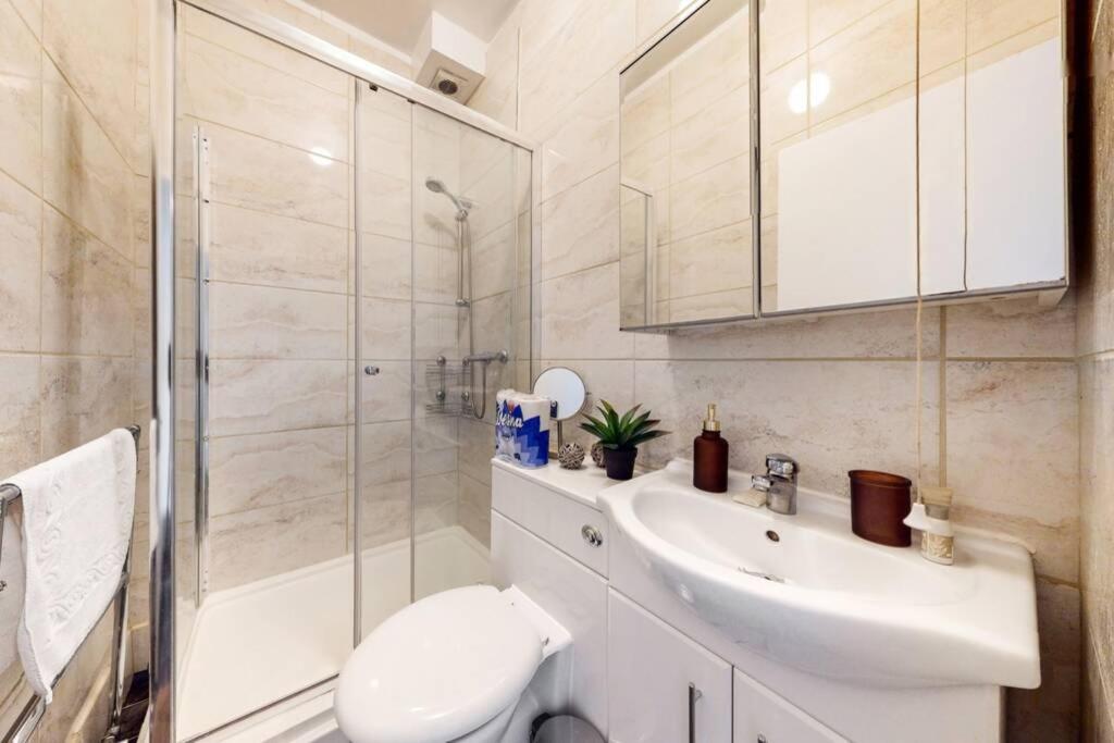 Super 2 Bed Flat Next To Paddington Station Apartment London