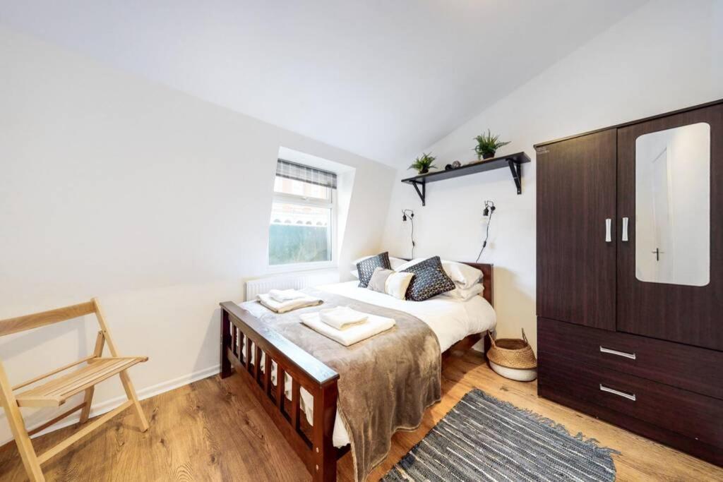 Super 2 Bed Flat Next To Paddington Station