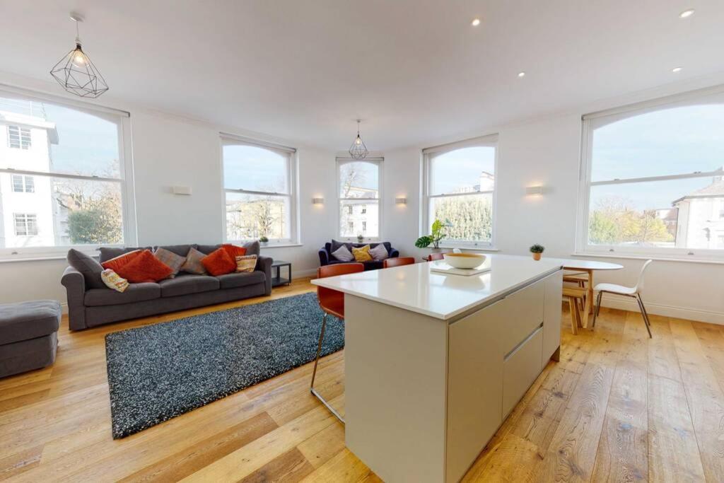 Superb 2 Bed Flat Camden 5 Min Walktube Station Apartamento Londres