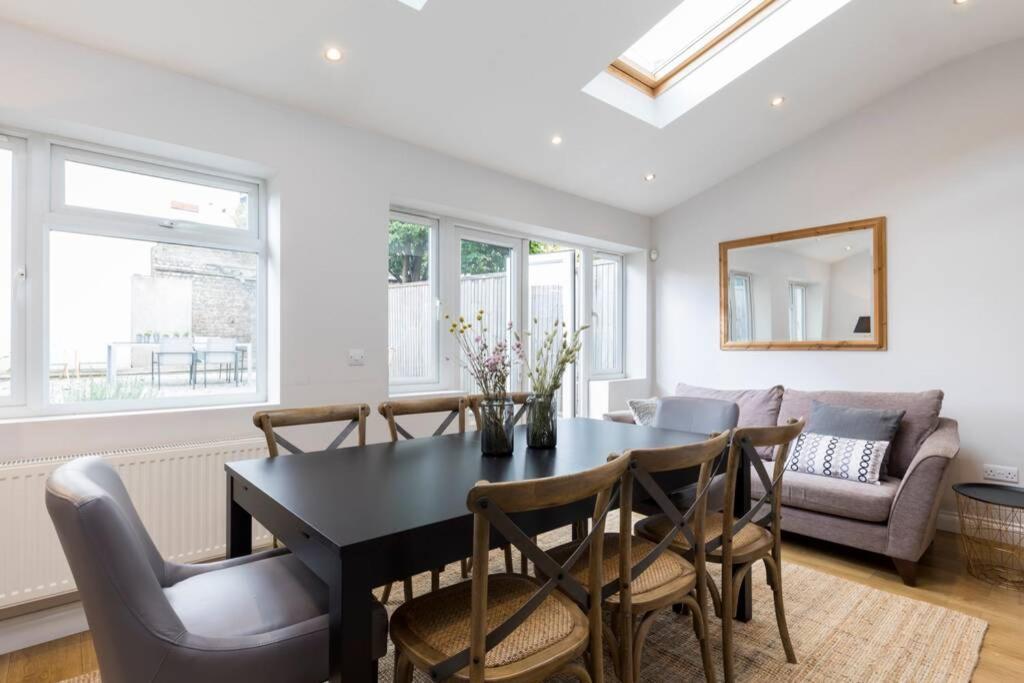 Amazing 4 Bed House Wparking 2min Walk To Station Apartamento Londres