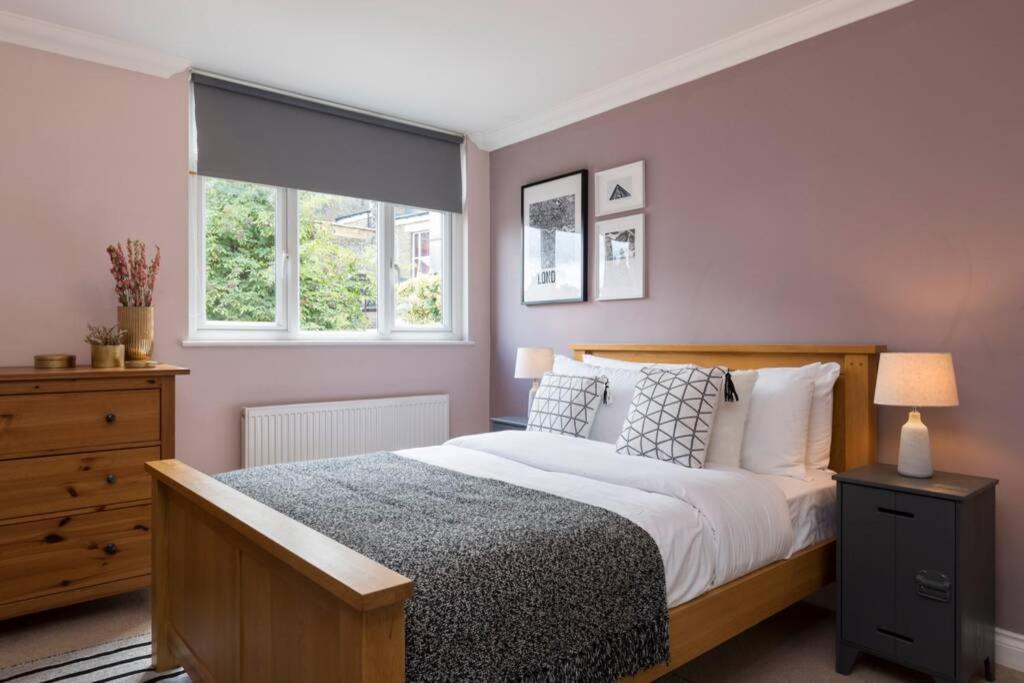 Amazing 4 Bed House Wparking 2min Walk To Station Apartamento Londres