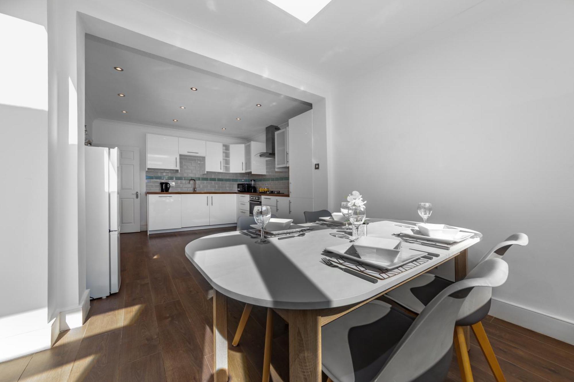 Flourish - The Avenue - Tottenham Apartment *