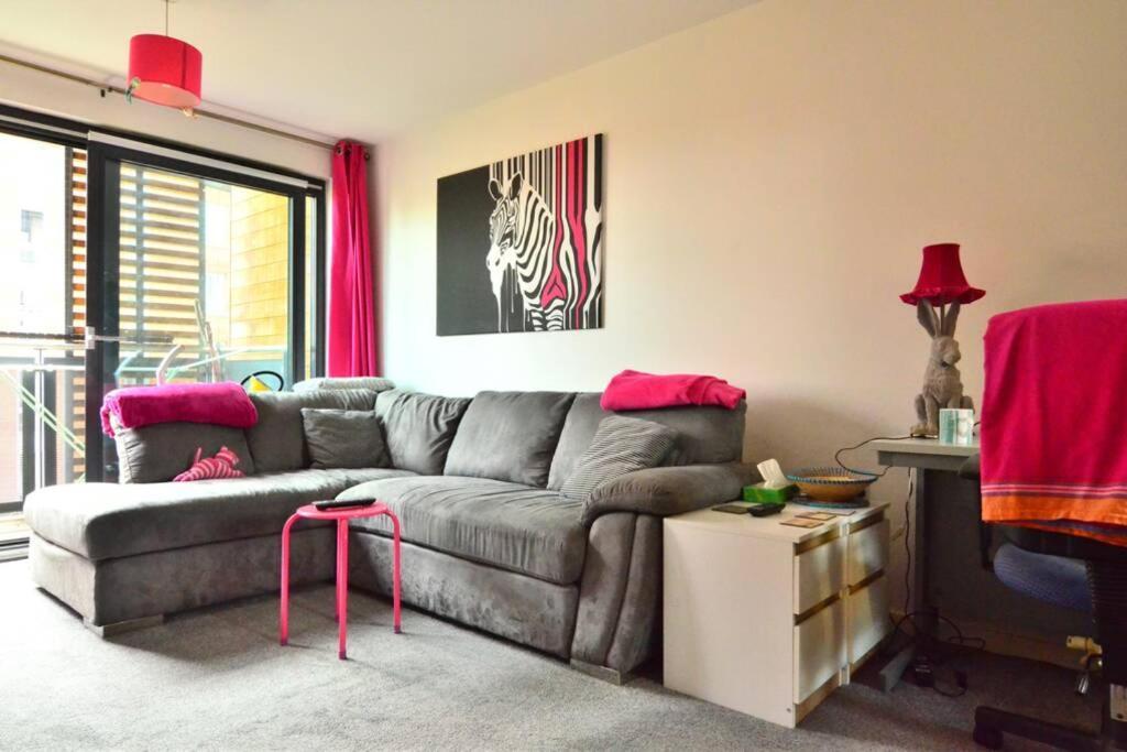 Modern 1 Bed Flat, Apartment *