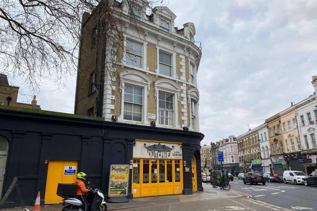 Two Bedroom Garden Flat In Zone 2 Appartement Londen