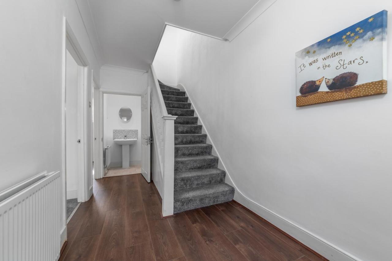 Flourish - The Avenue - Tottenham Apartment