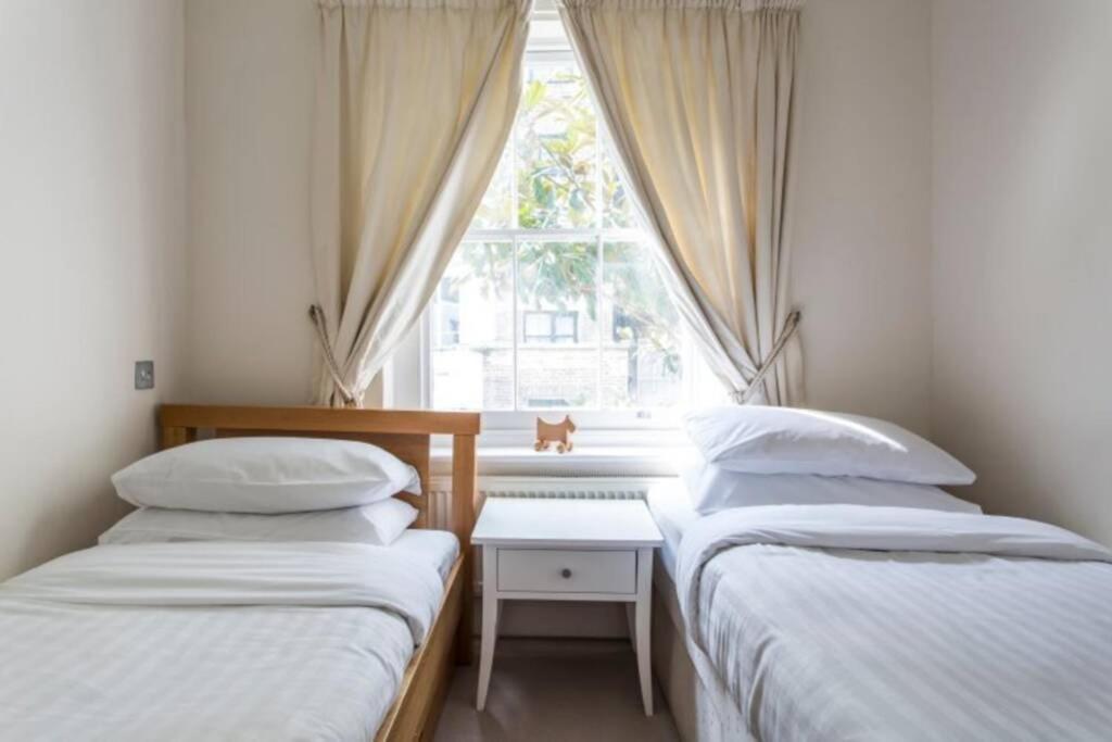 Beautiful Mews House, Conduit Mews, Paddington, W2 Holiday home