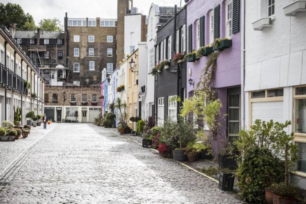 Beautiful Mews House, Conduit Mews, Paddington, W2 Holiday home