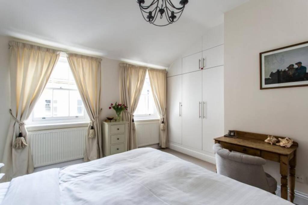 Holiday home Beautiful Mews House, Conduit Mews, Paddington, W2 *