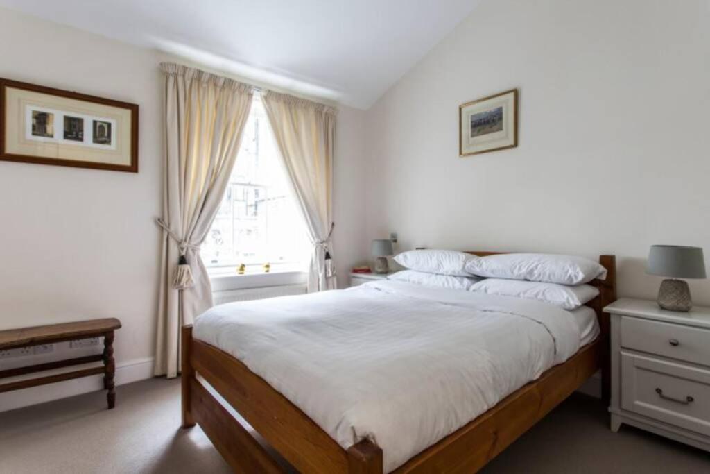 Holiday home Beautiful Mews House, Conduit Mews, Paddington, W2 London