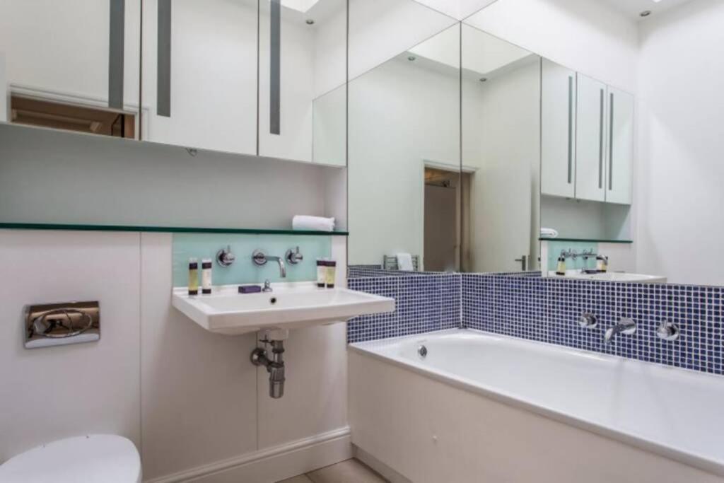 Beautiful Mews House, Conduit Mews, Paddington, W2 *