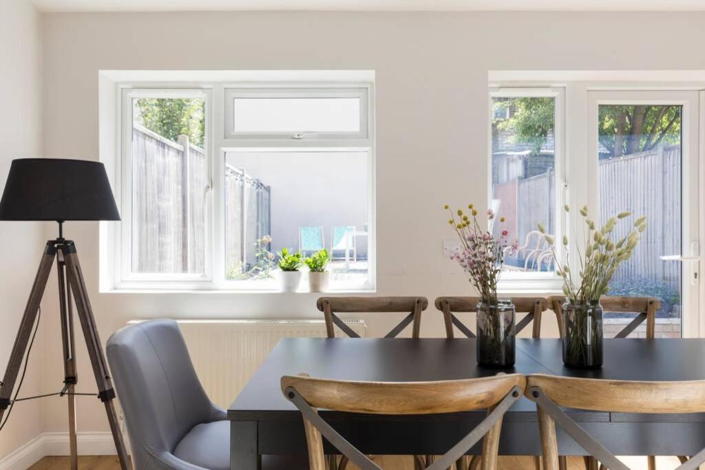 Apartamento Amazing 4 Bed House Wparking 2min Walk To Station Londres