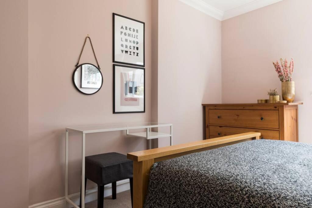 Amazing 4 Bed House Wparking 2min Walk To Station Apartamento *