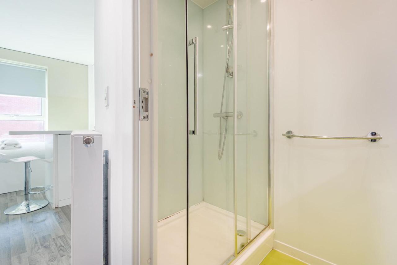 Amazing Studio - Posh Area - Minutes Central Apartment