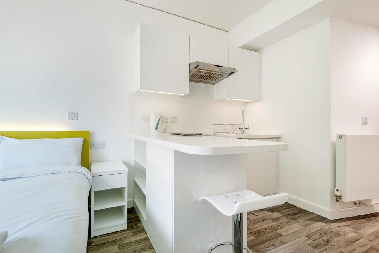 Apartment Amazing Studio - Posh Area - Minutes Central