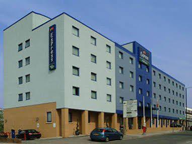 Express Park Royal By Ihg Hotel London