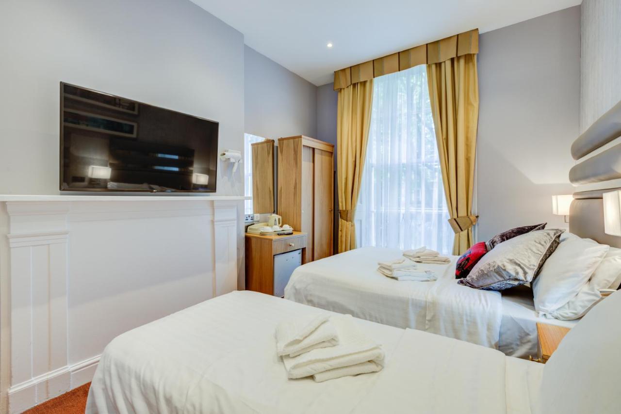 Kingswaypark At Park Avenue London