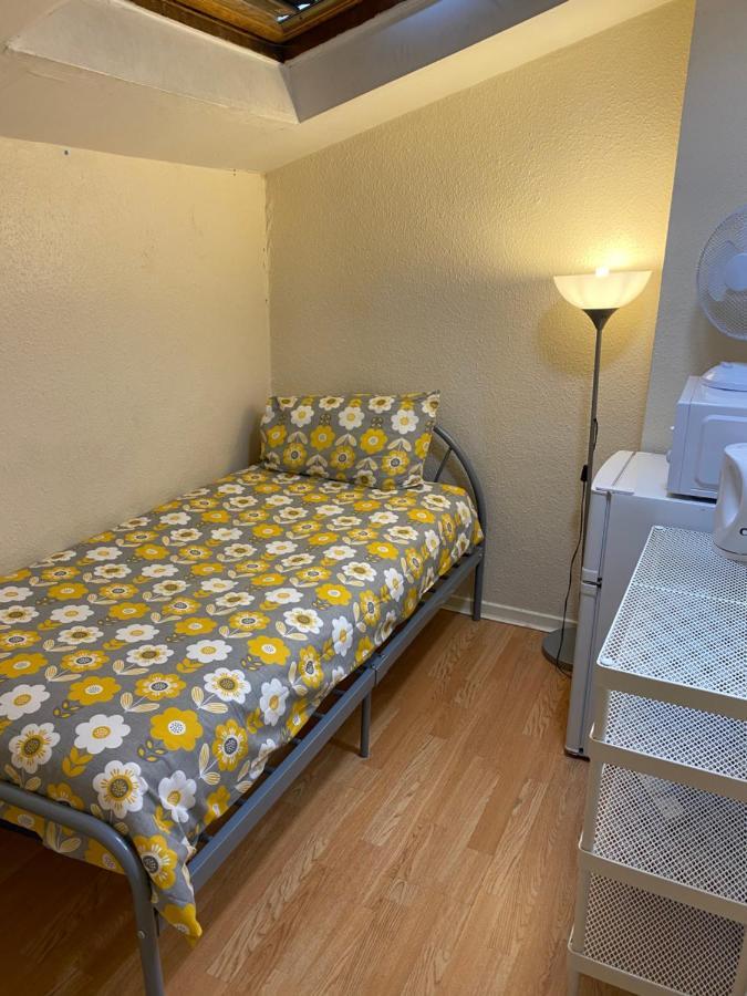 Single Room, 5 Mins To Wembley Stadium! Homestay *